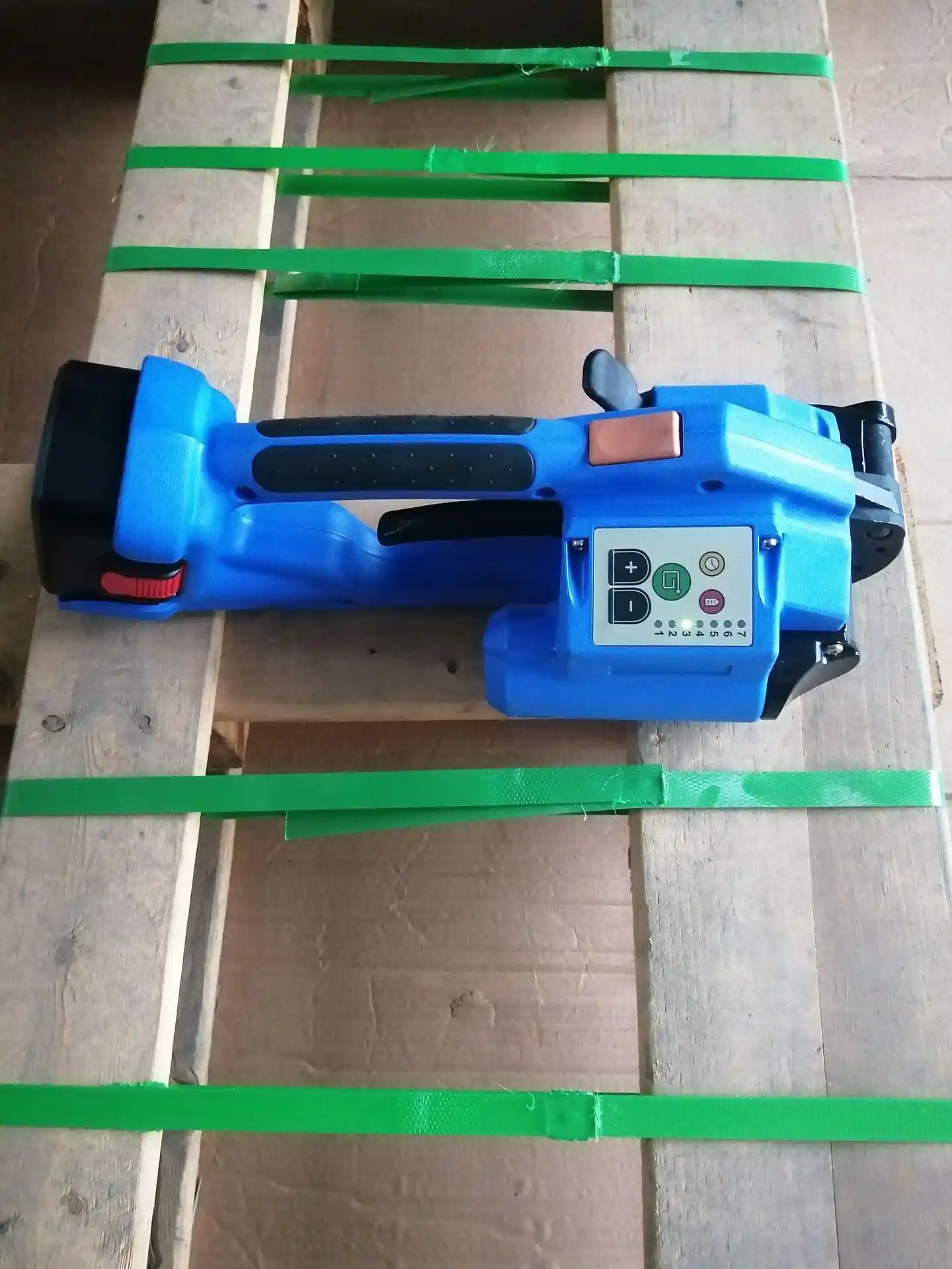 PET strapping tensioner